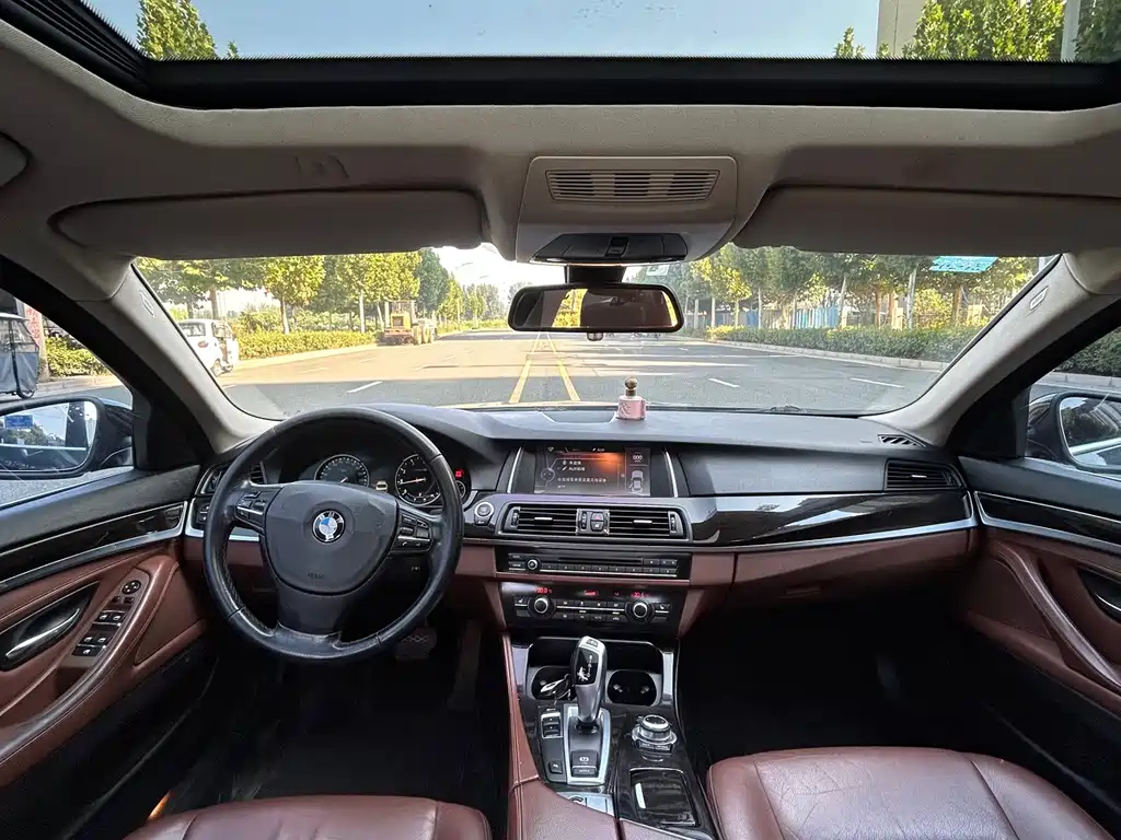 BMW 5 Series — миниатюра 6