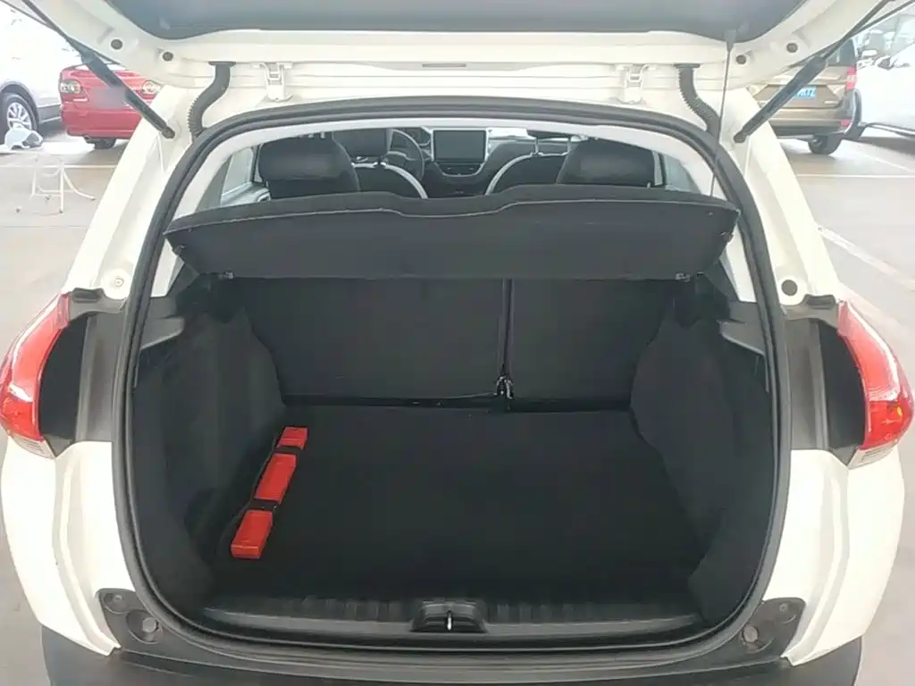 Peugeot 2008 — миниатюра 19