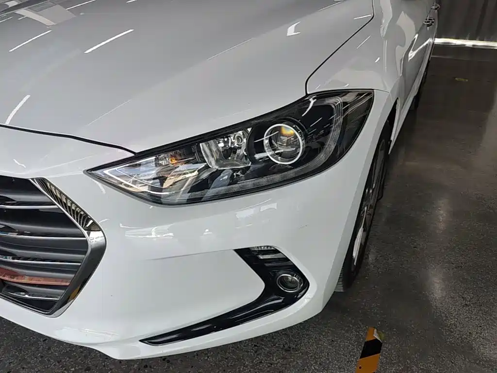 Hyundai Elantra — миниатюра 24