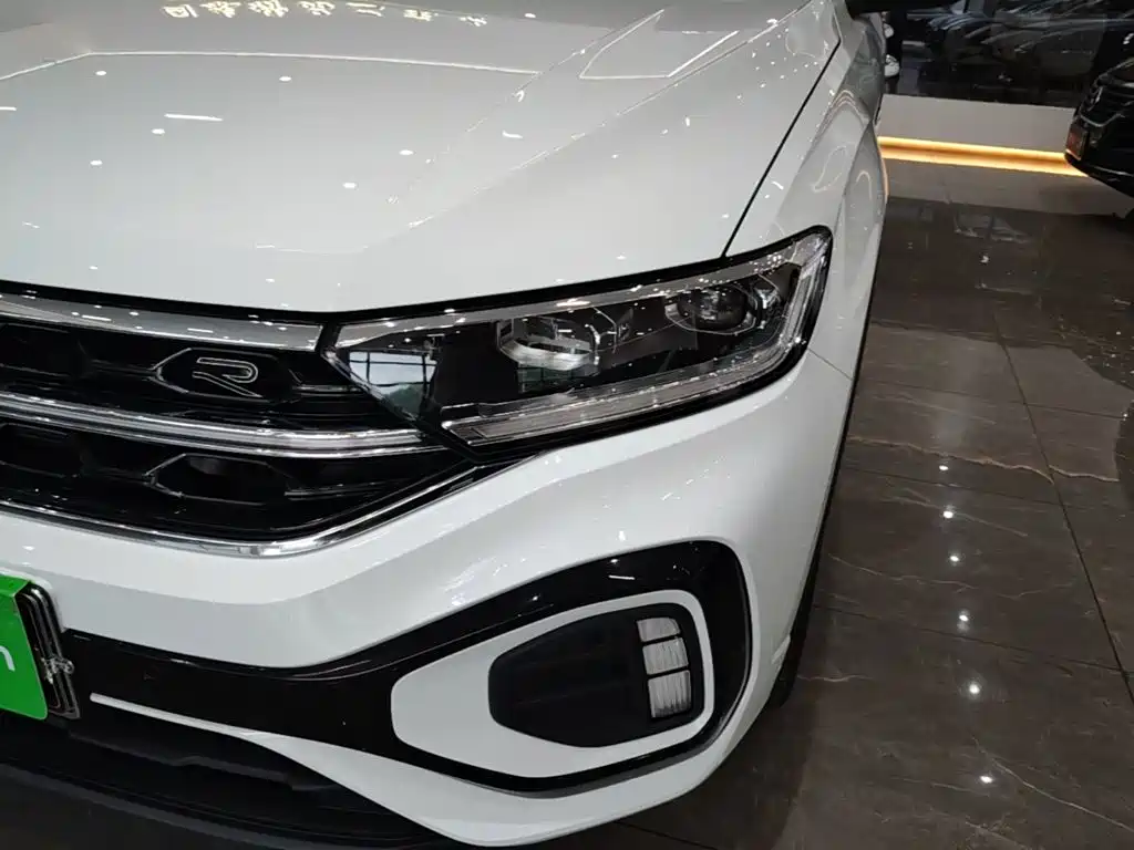 Volkswagen T-Roc — миниатюра 24