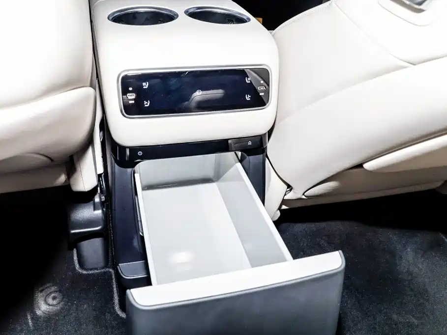 Li Auto Li MEGA — миниатюра 26