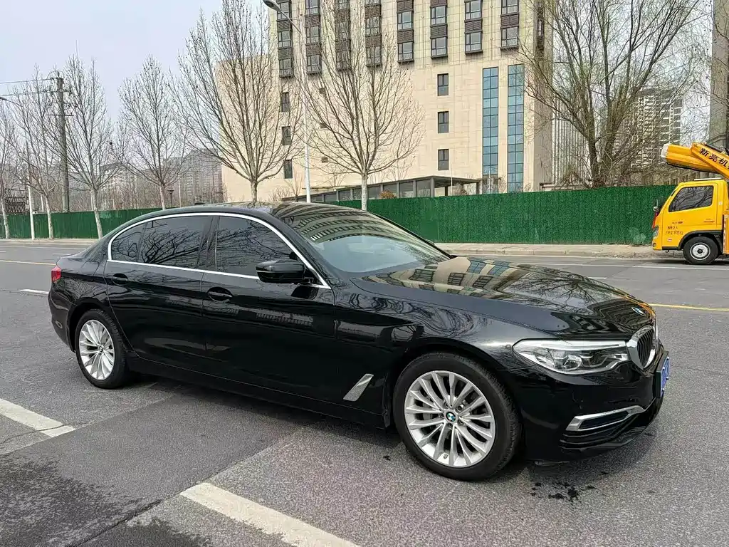BMW 5 Series — миниатюра 3