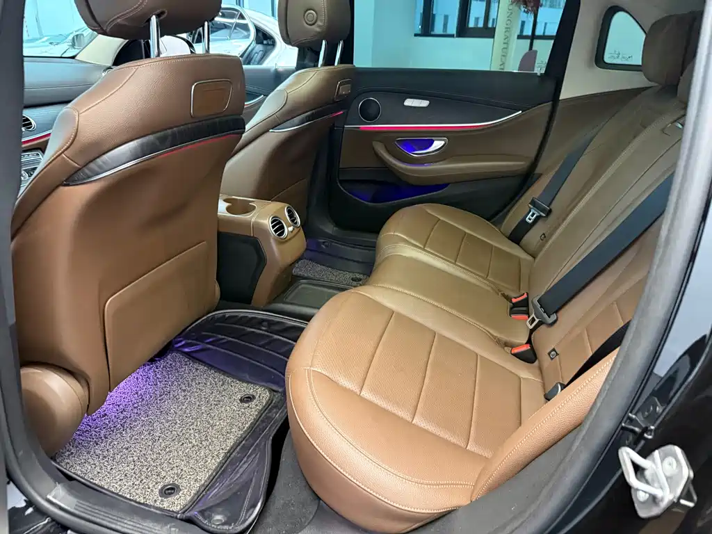Mercedes-Benz E-Class — миниатюра 13