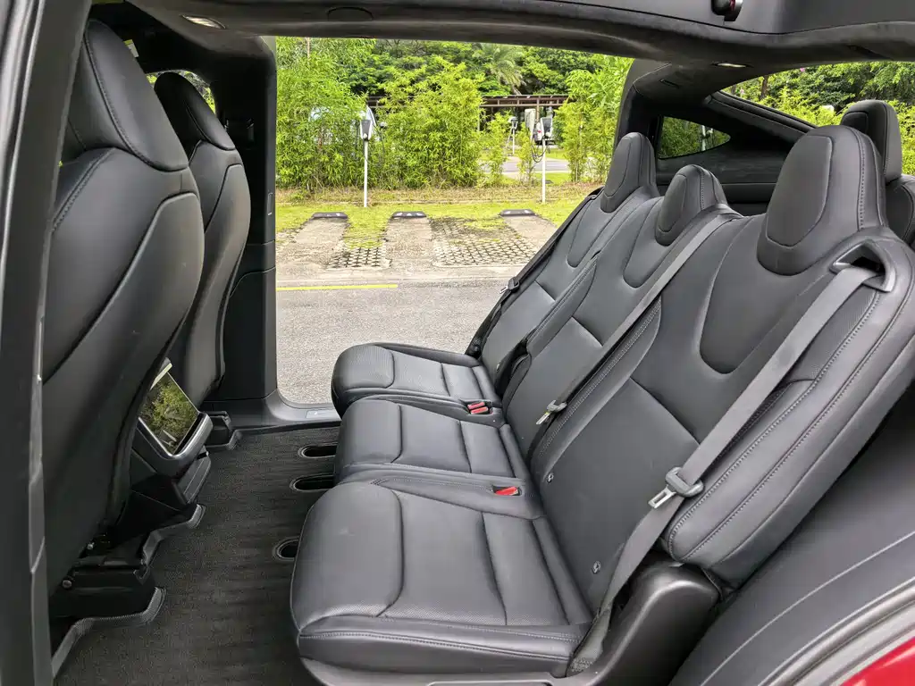 Tesla Model X — миниатюра 8