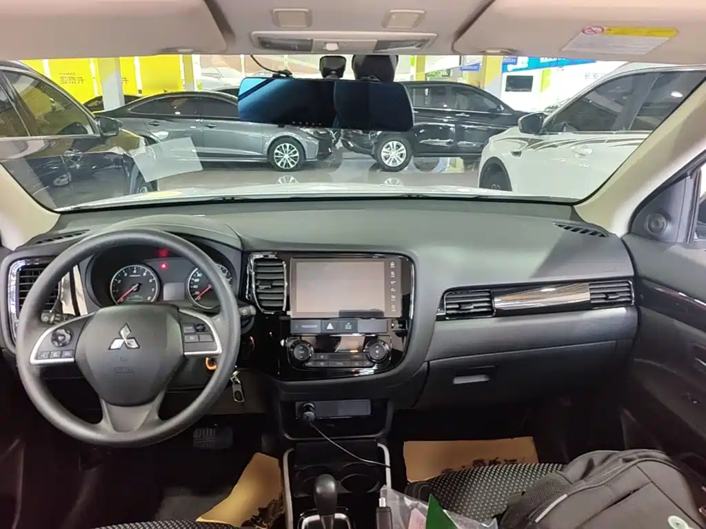 Mitsubishi Outlander — миниатюра 10