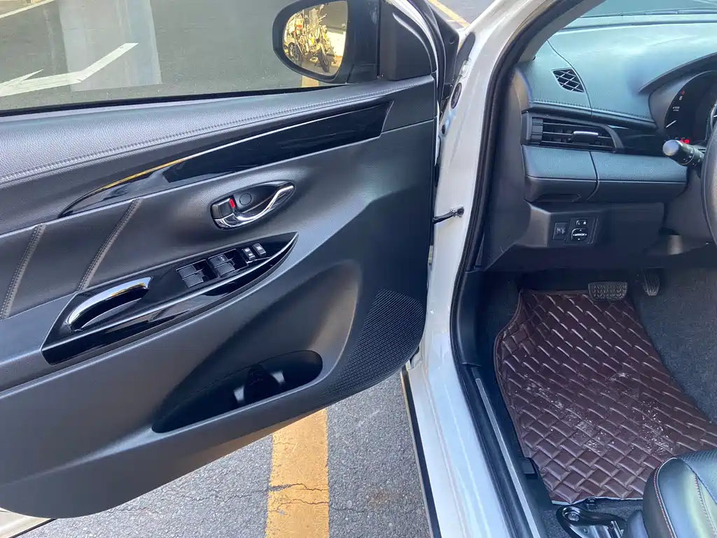 TOYOTA YARIS L ZHIXUAN