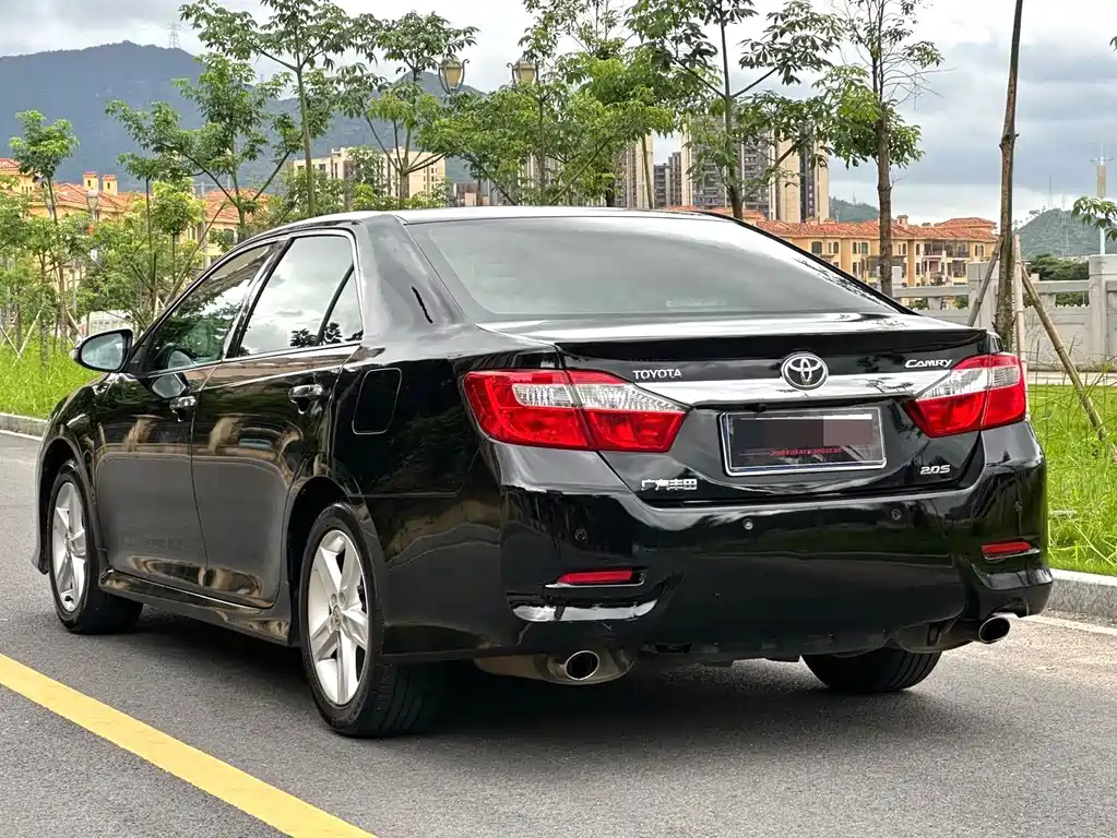 Toyota Camry — миниатюра 7