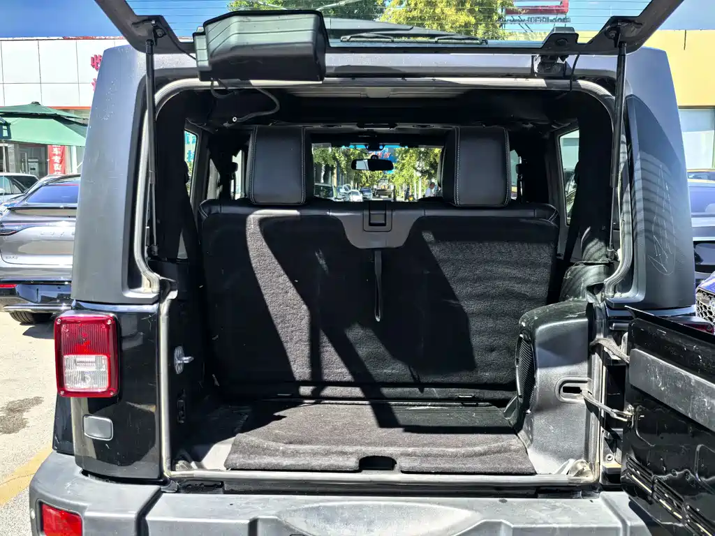 Jeep Wrangler — миниатюра 9