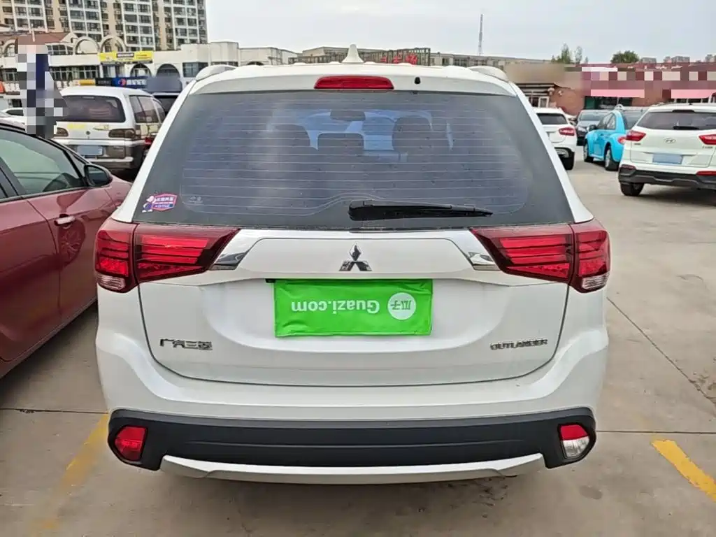 Mitsubishi Outlander — миниатюра 6