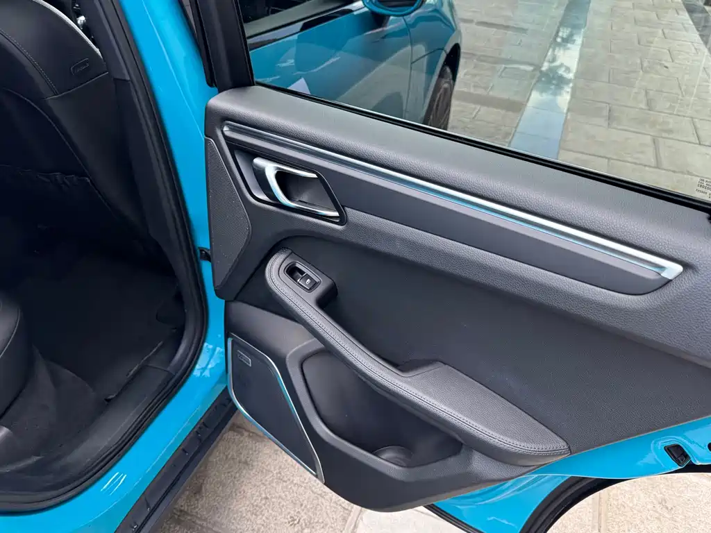 Porsche Macan — миниатюра 18