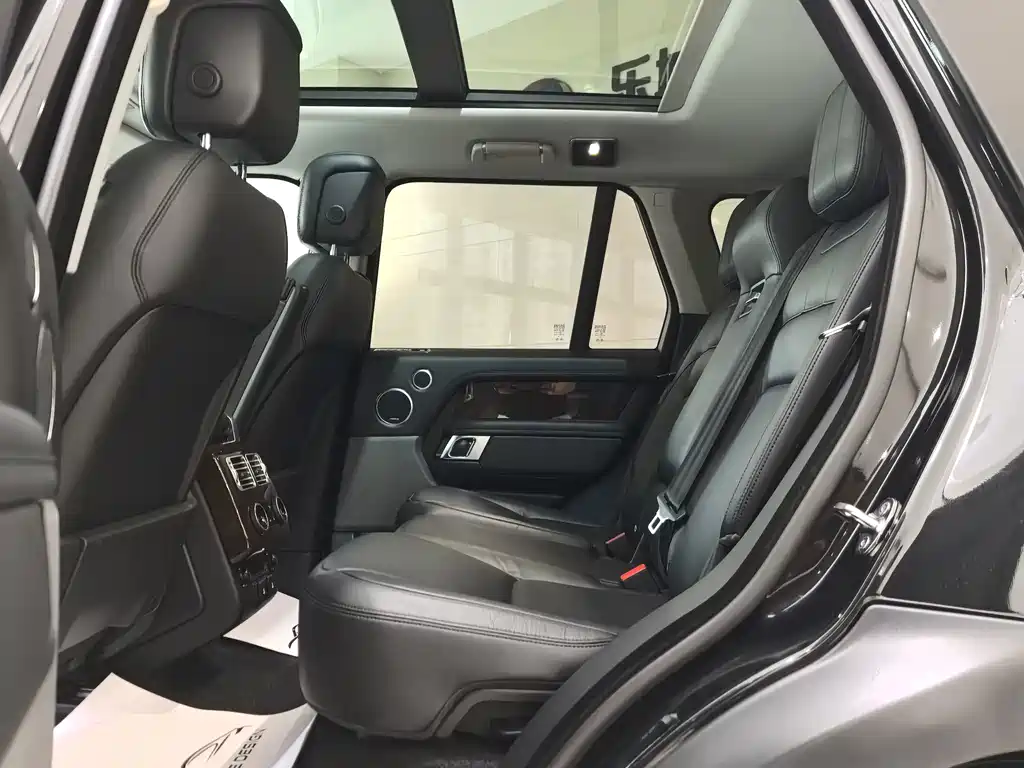 Land Rover Range Rover — миниатюра 5
