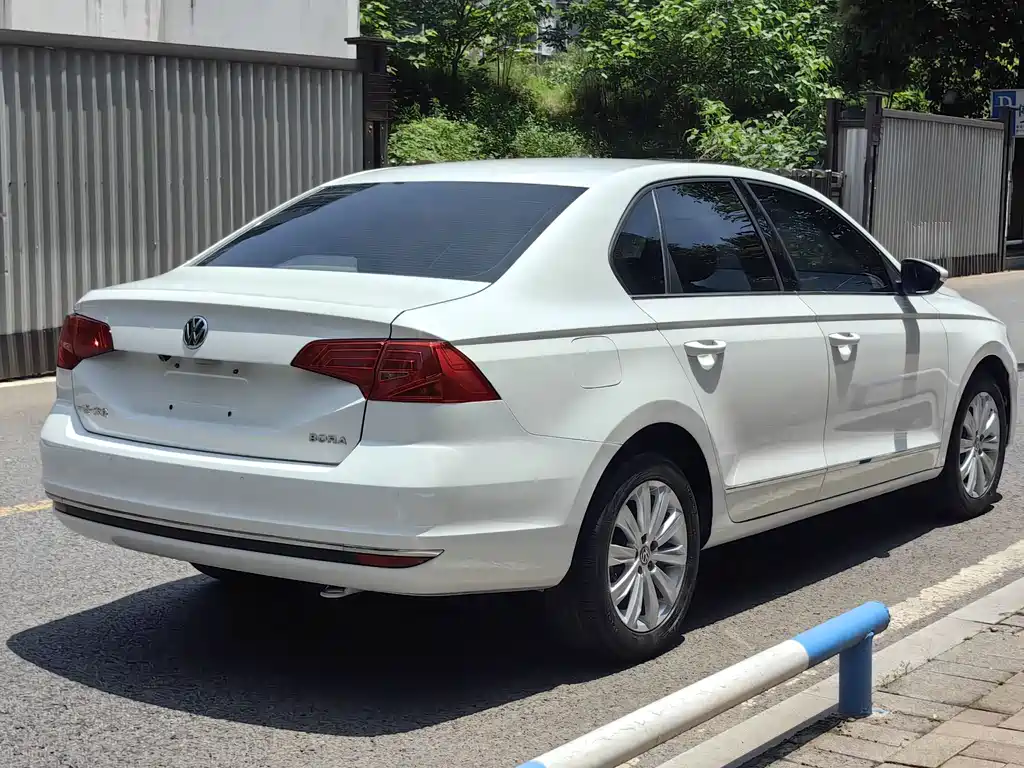 Volkswagen Bora 2016 1.6L AT Comfort