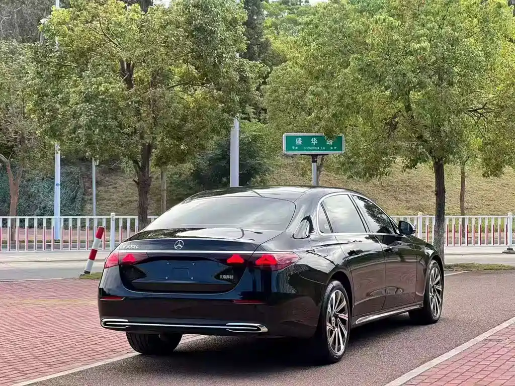 Mercedes-Benz E-Class — миниатюра 10