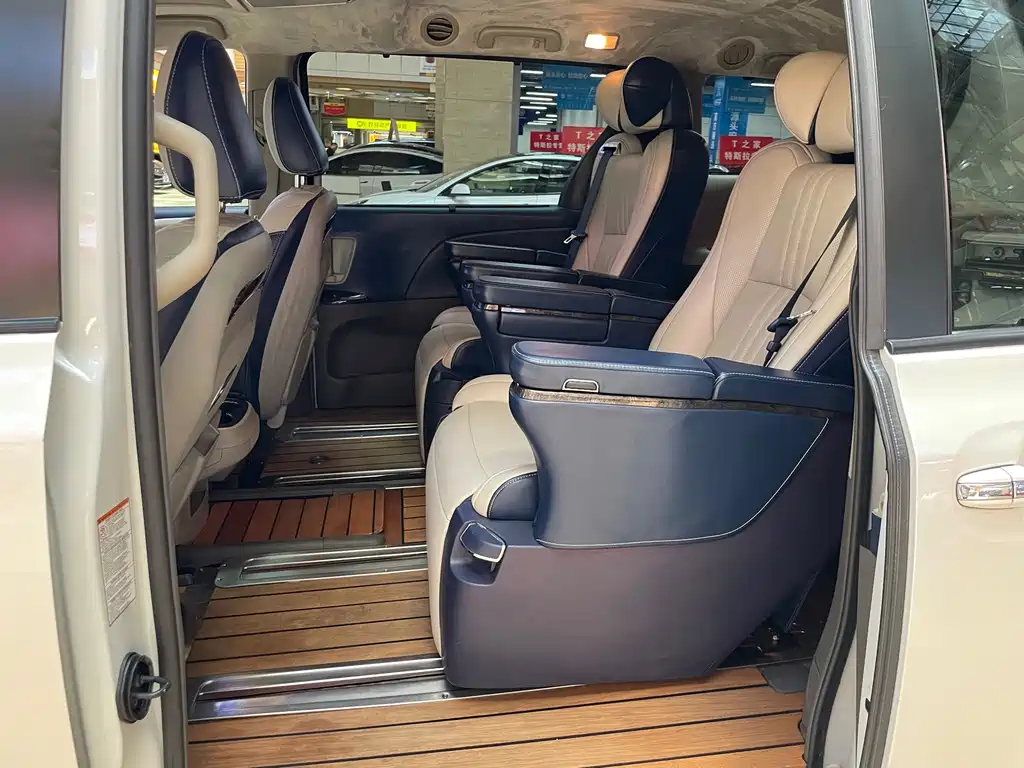 Toyota Sienna — миниатюра 9
