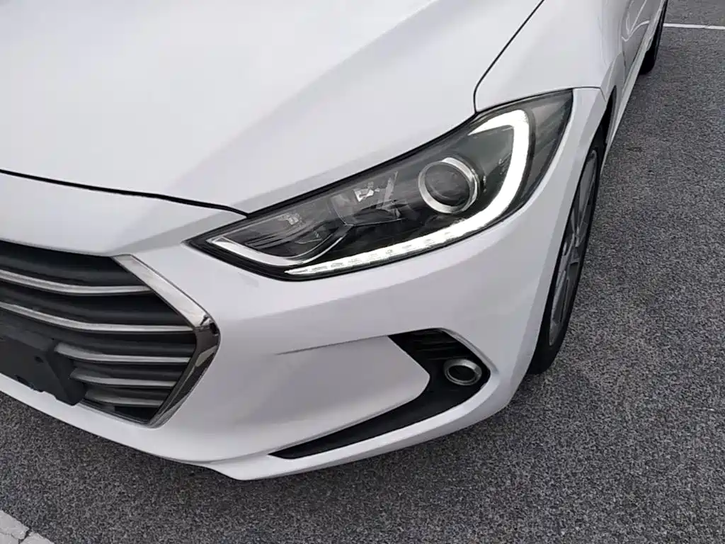 Hyundai Elantra — миниатюра 24