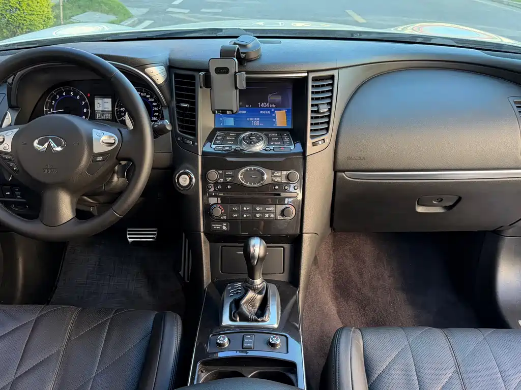 Infiniti FX — миниатюра 15