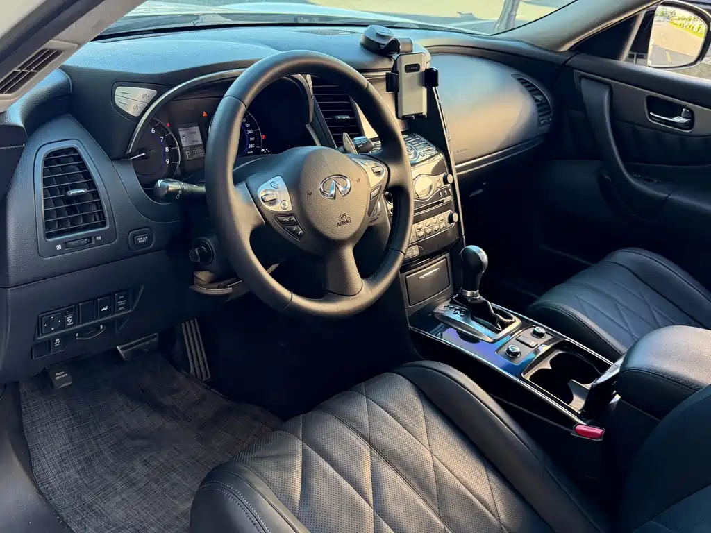 Infiniti FX — миниатюра 17