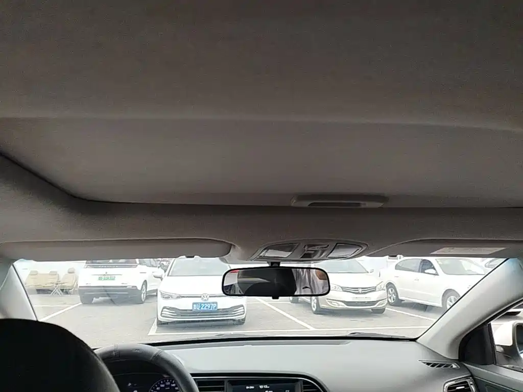 Hyundai Elantra — миниатюра 18