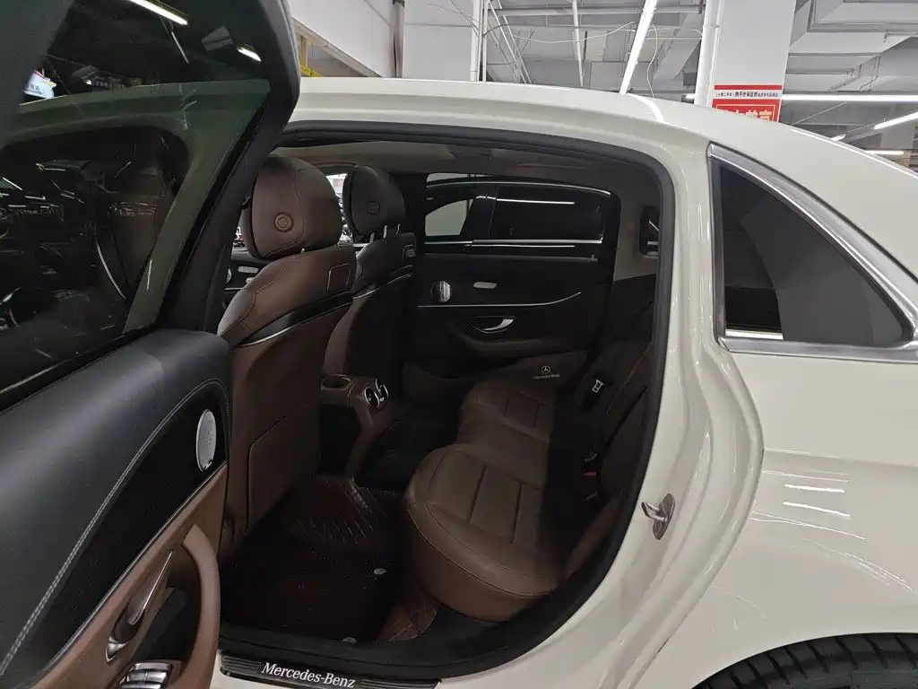 Mercedes-Benz E-Class — миниатюра 14