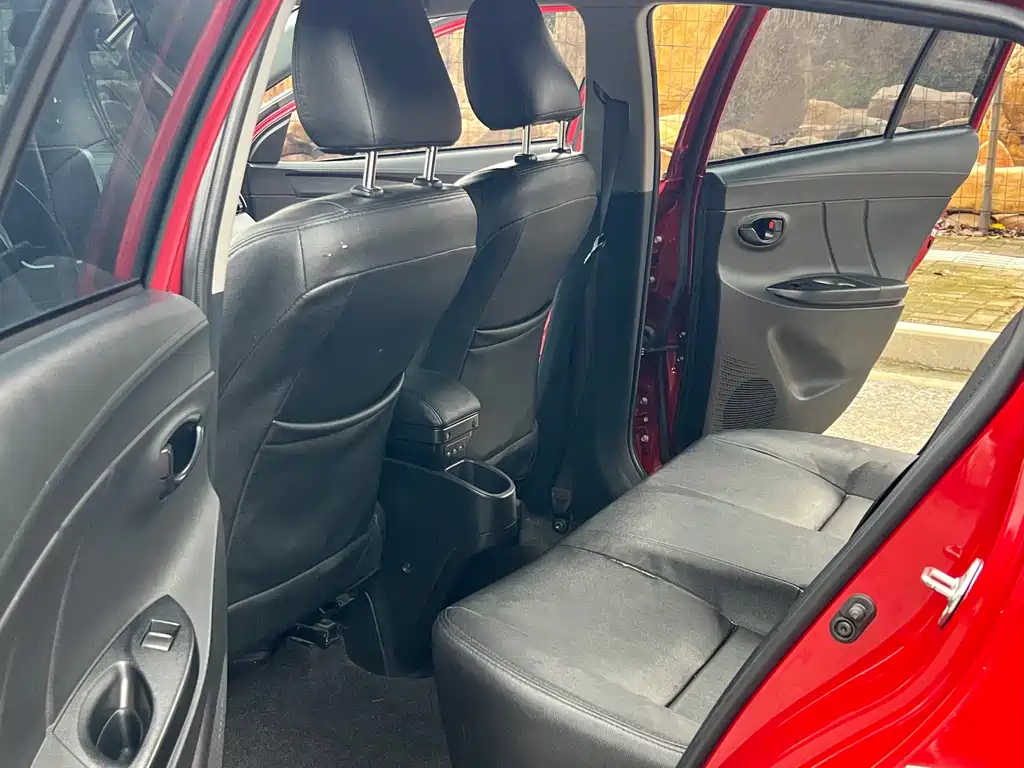 Toyota Yaris L — миниатюра 11