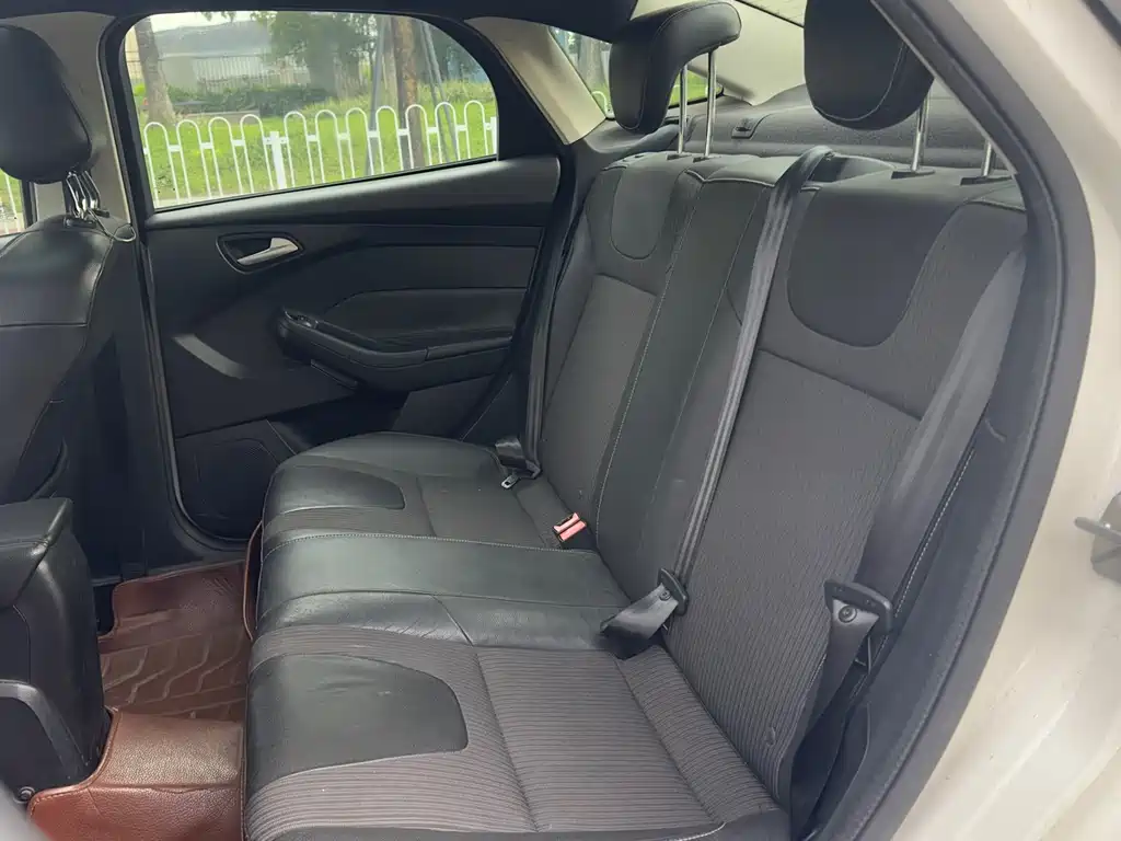 Ford Focus 2012 1.6L AT