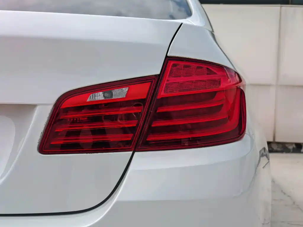 BMW 5 Series — миниатюра 9