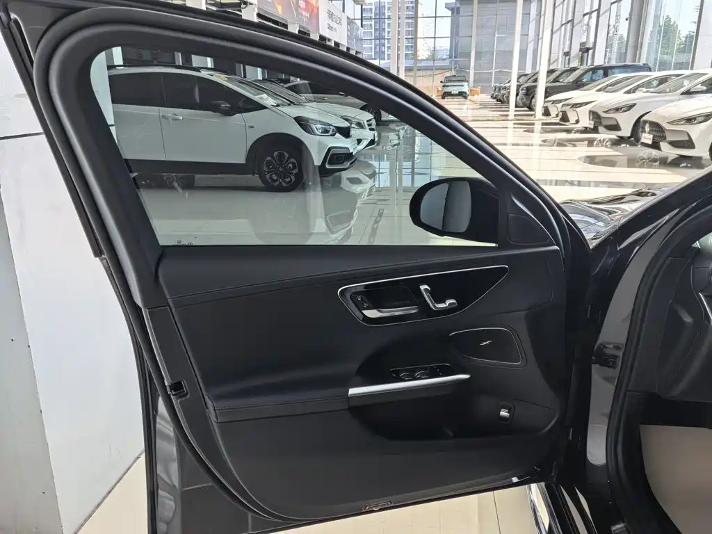 Mercedes-Benz C-Class — миниатюра 9