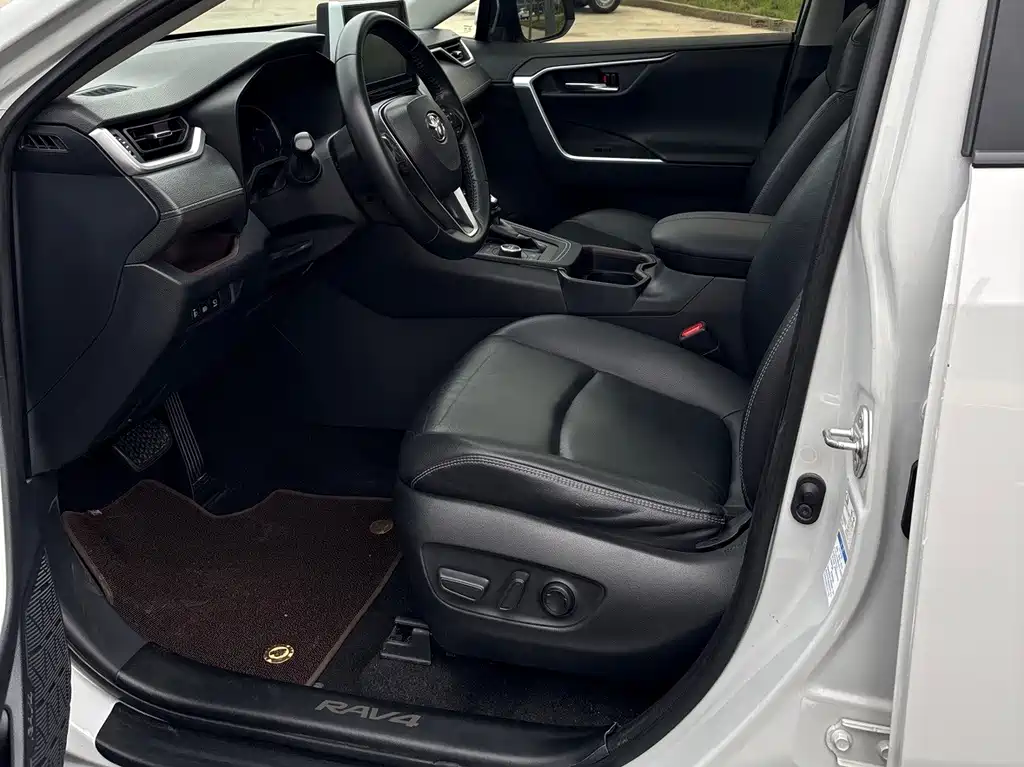 Toyota RAV4 — миниатюра 9