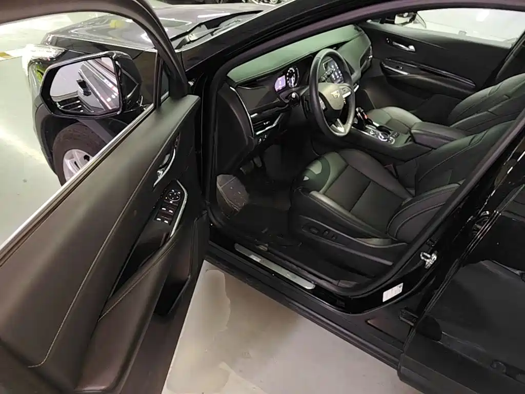 Cadillac XT4 — миниатюра 12