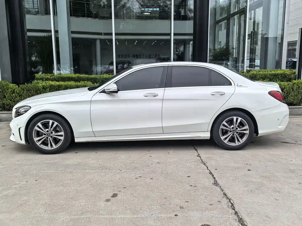 Mercedes-Benz C-Class — миниатюра 2