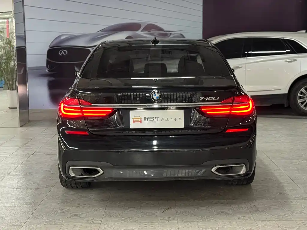 BMW 7 Series — миниатюра 8