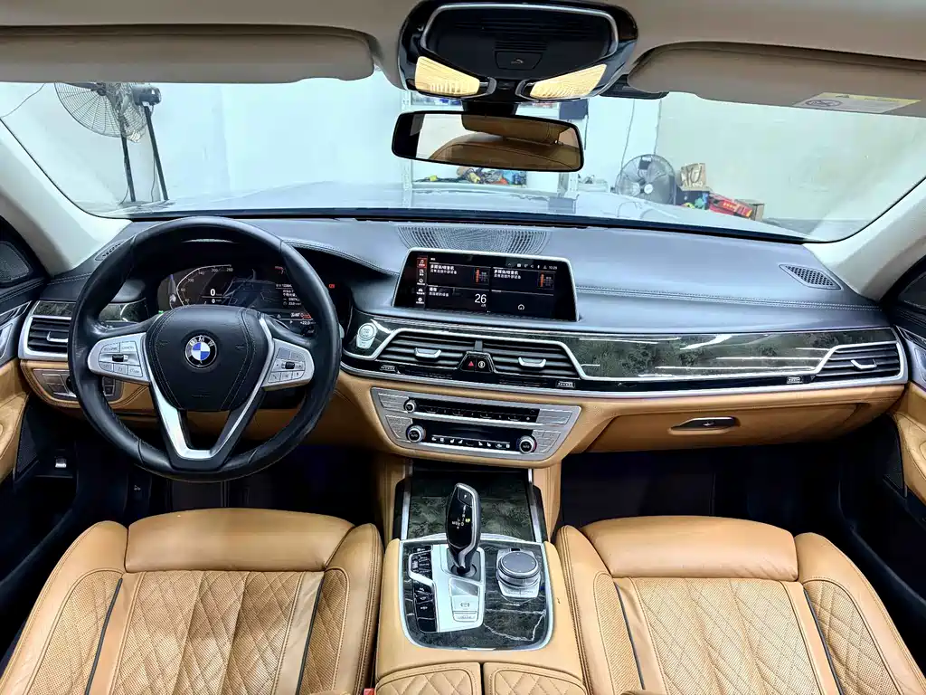 BMW 7 Series — миниатюра 8