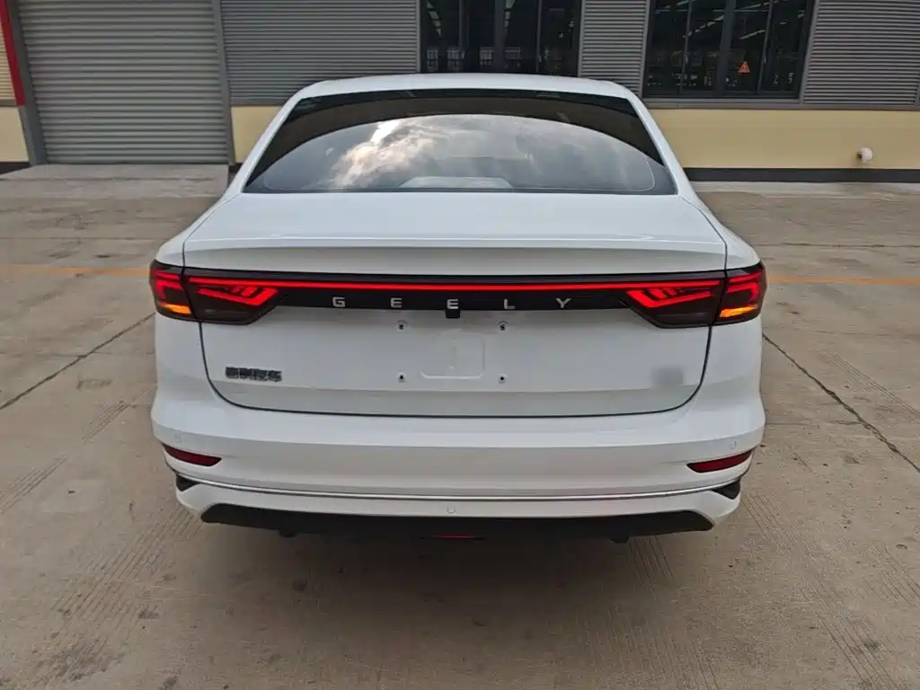 Geely Emgrand — миниатюра 6