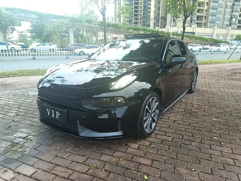 Lynk & Co 03