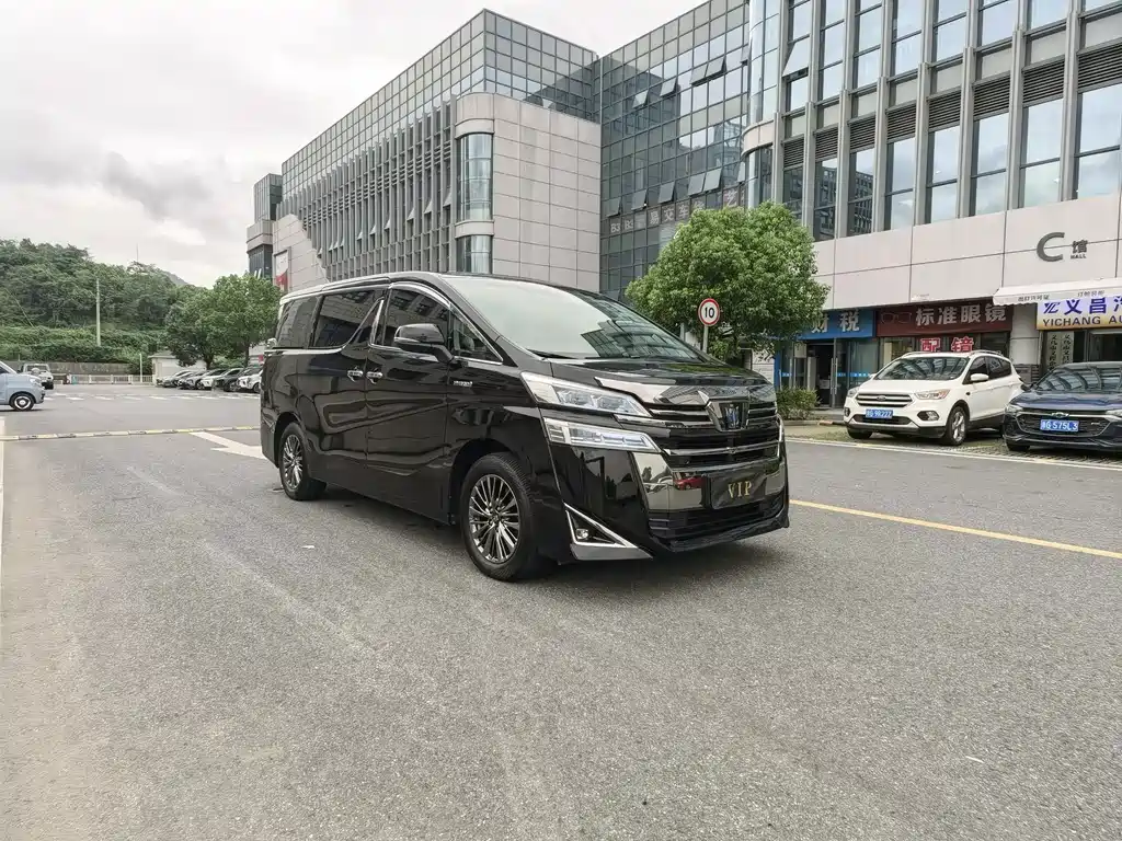 Toyota Alphard — миниатюра 8