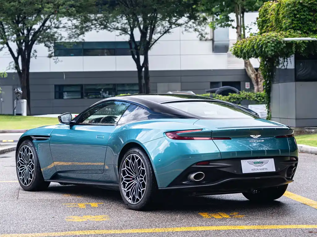 Aston Martin DB11 — миниатюра 5
