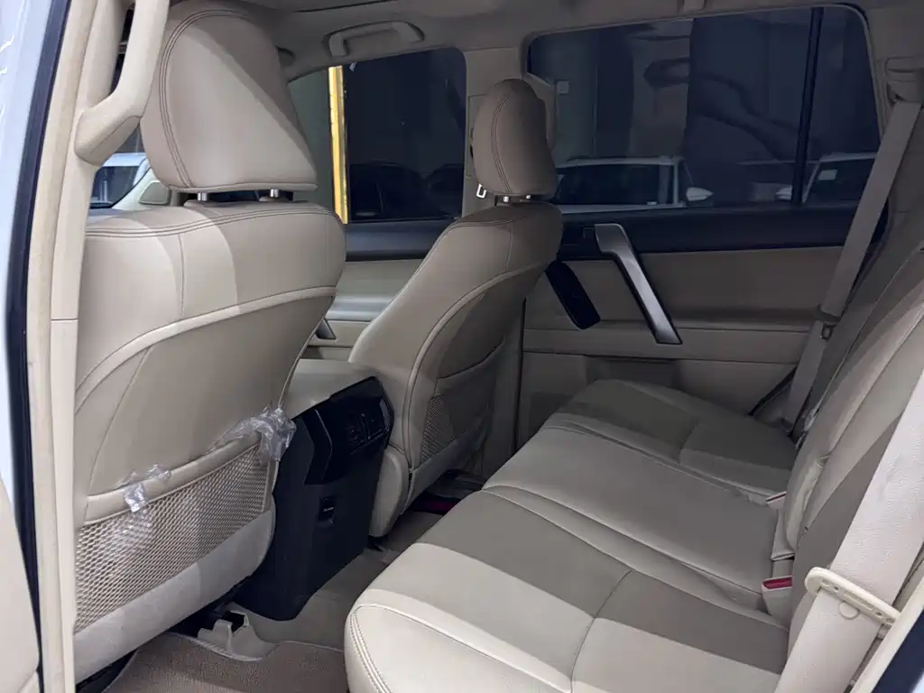 Toyota Land Cruiser Prado 2016 2.7L AT Standard
