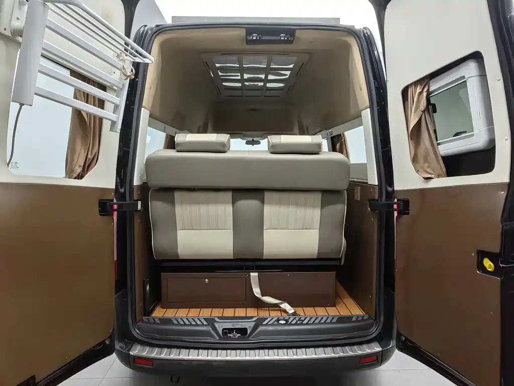 Ford Transit — миниатюра 16