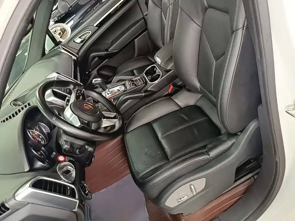 Porsche Cayenne — миниатюра 15
