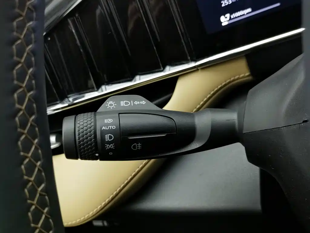 Geely Boyue L — миниатюра 21