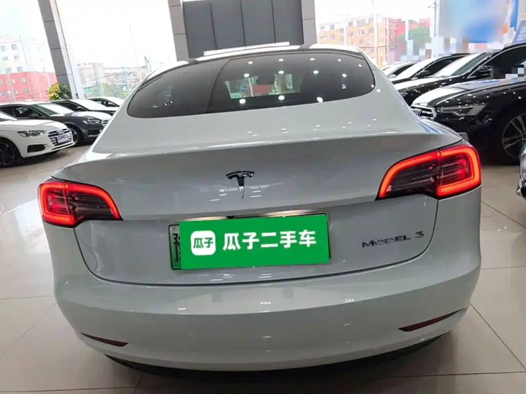 Tesla Model 3 — миниатюра 6