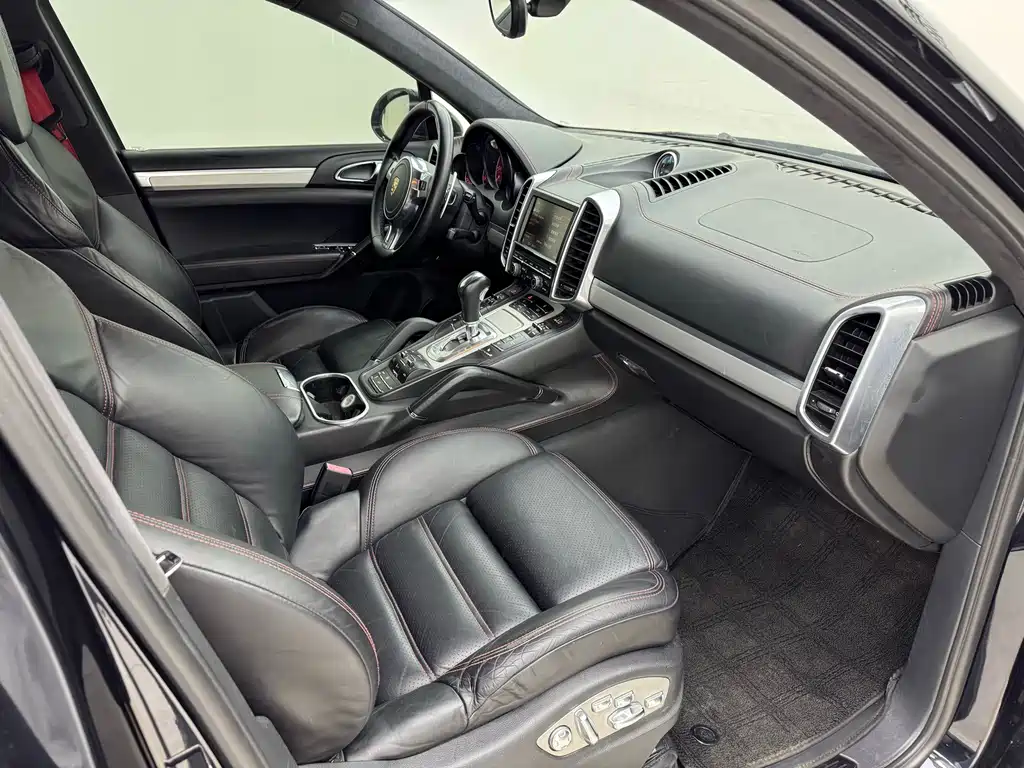Porsche Cayenne — миниатюра 11