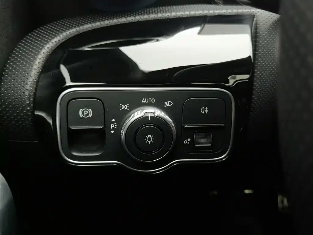 Mercedes-Benz CLA (Import) — миниатюра 21