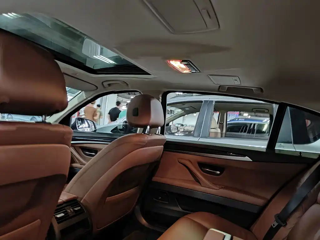 BMW 5 Series — миниатюра 8