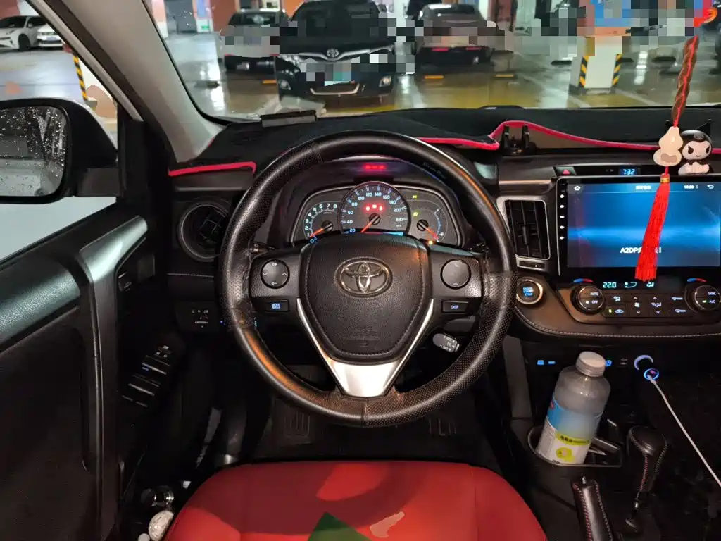 Toyota RAV4 — миниатюра 6