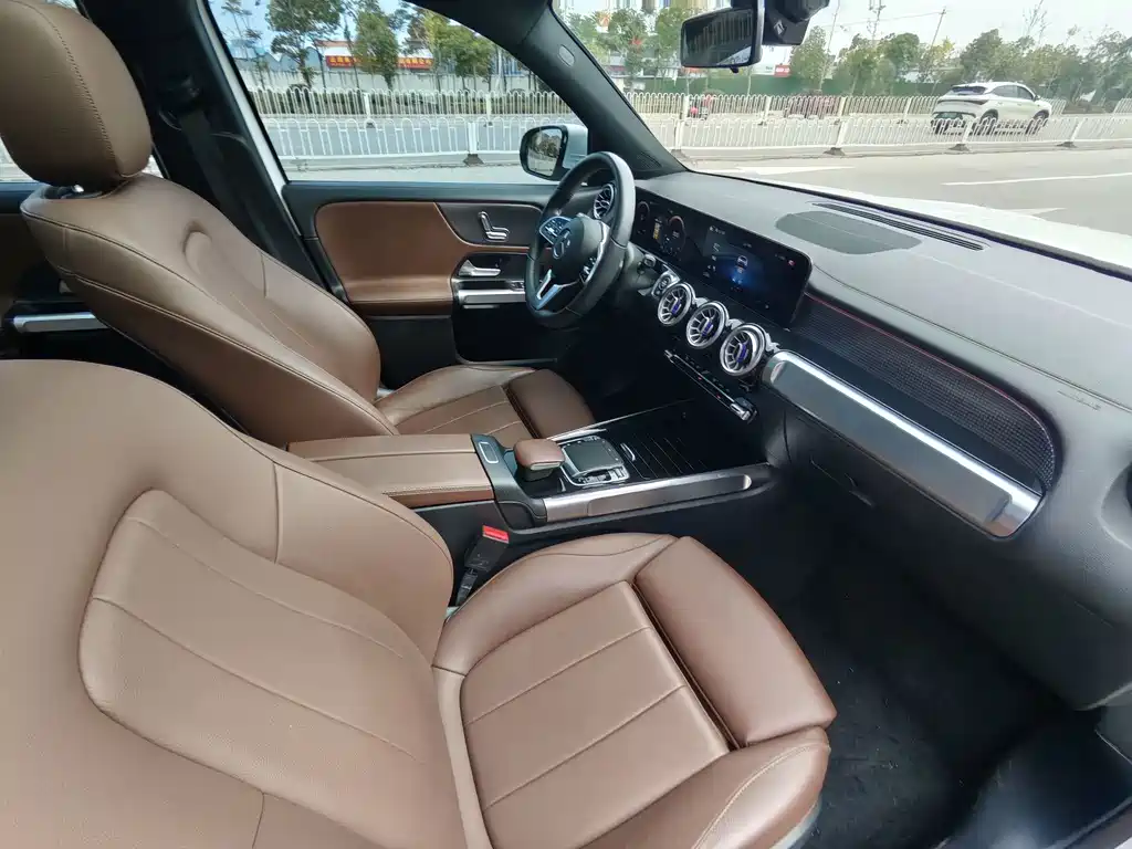 Mercedes-Benz GLB — миниатюра 16
