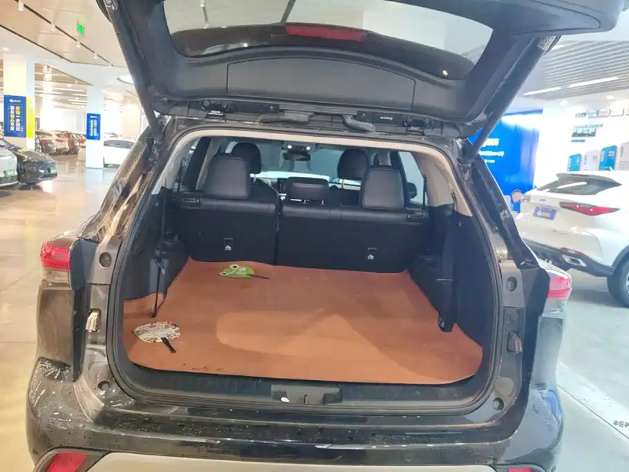 Toyota Highlander 2024 2.5L Luxury 7 мест