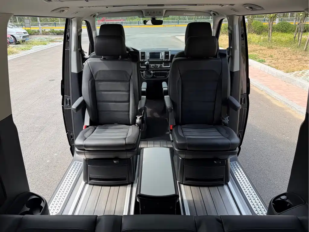 Volkswagen Multivan — миниатюра 21
