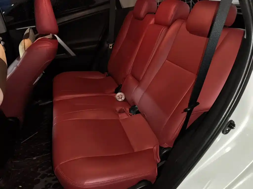 Toyota RAV4 — миниатюра 13