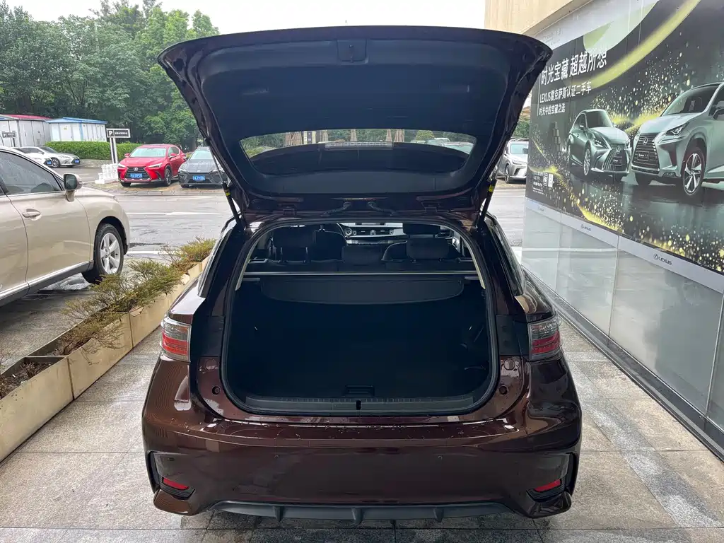 Lexus CT — миниатюра 8